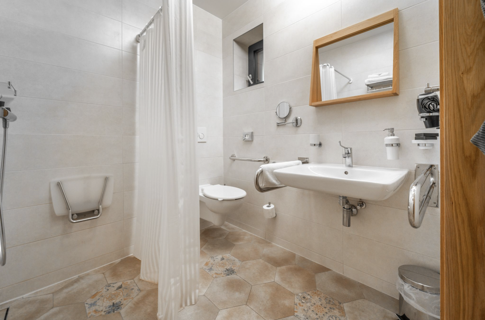 Equipamiento para baños de hospitales